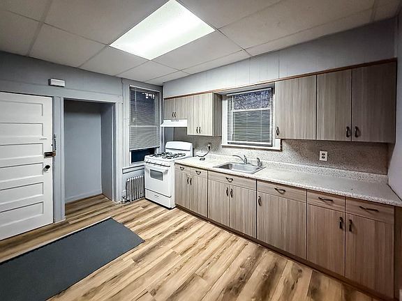3rd image of 57 Roosevelt Ave Floor 1