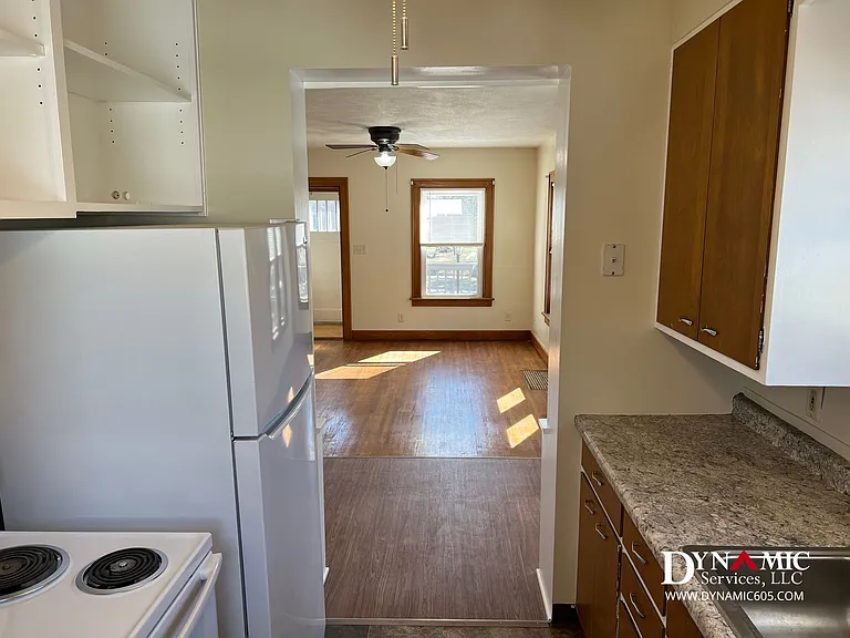 1917 S Duluth Ave — Photo 8