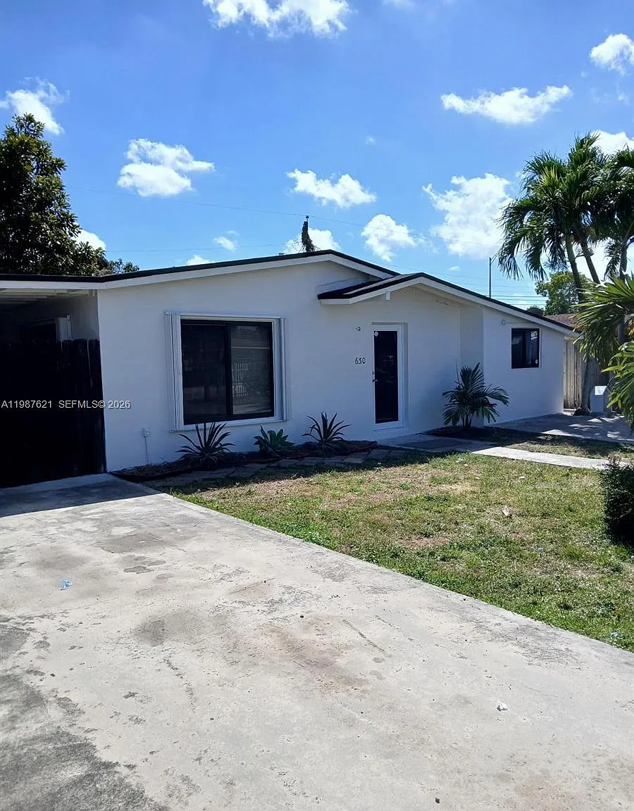 630 SE 3rd Pl Hialeah, FL 33010 — Photo 1