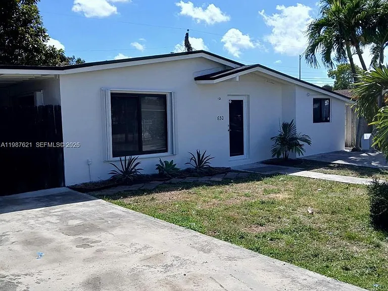 630 SE 3rd Pl — Photo 1