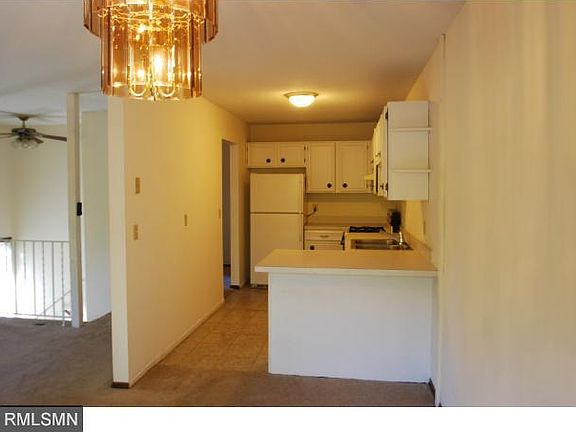 3rd image of 3588 Garden Blvd N