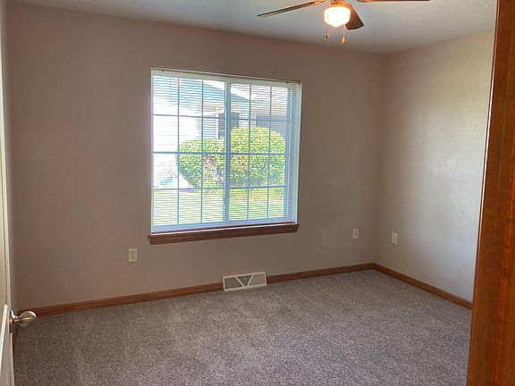 Guest bedroom with new carpeting.
