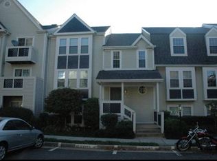 12902 Grays Pointe Rd, Fairfax, VA 22033