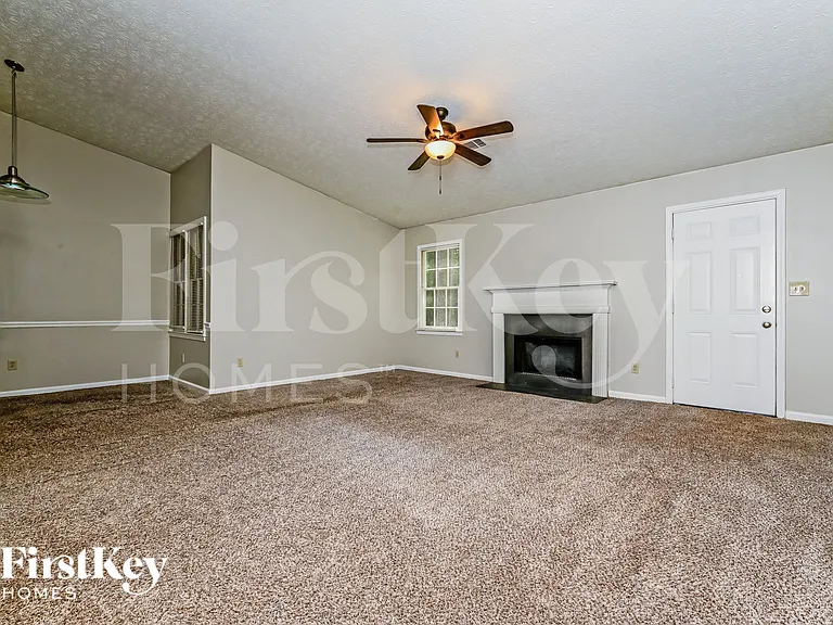 1411 Windy Hill Ct SE — Photo 2