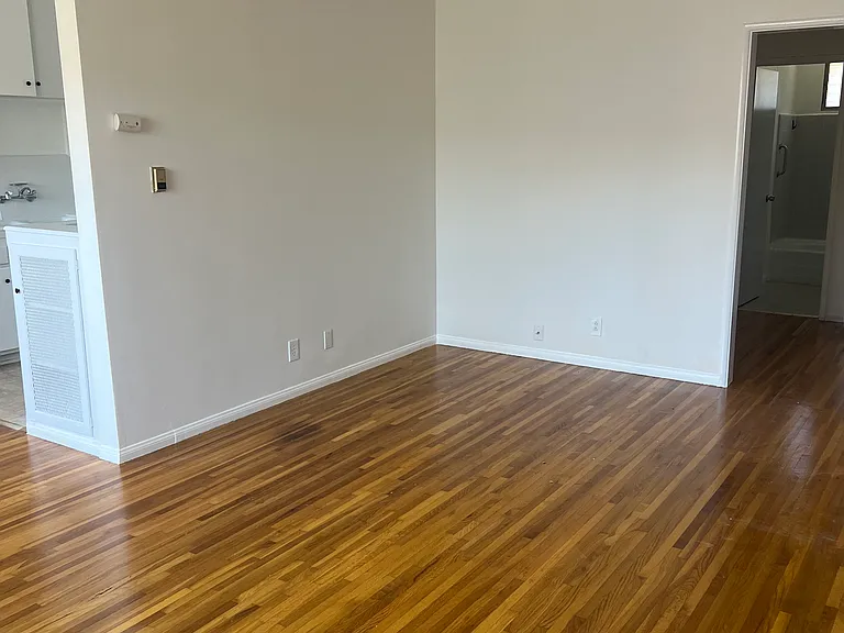 3426 Mentone Ave #7 — Photo 2