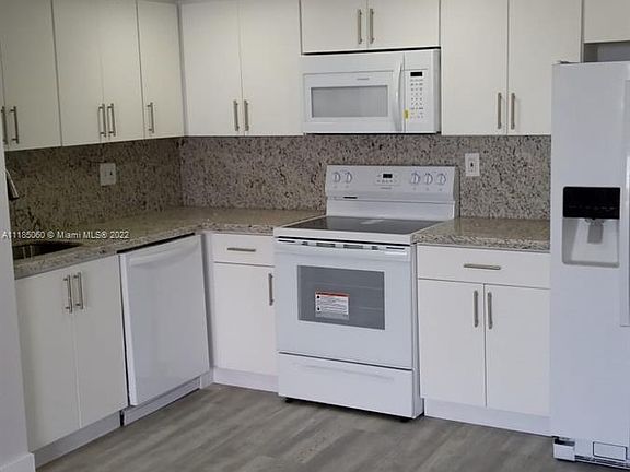 3rd image of 9688 Fontainebleau Blvd APT 609