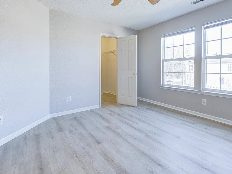 348 Atherton Dr — Photo 17