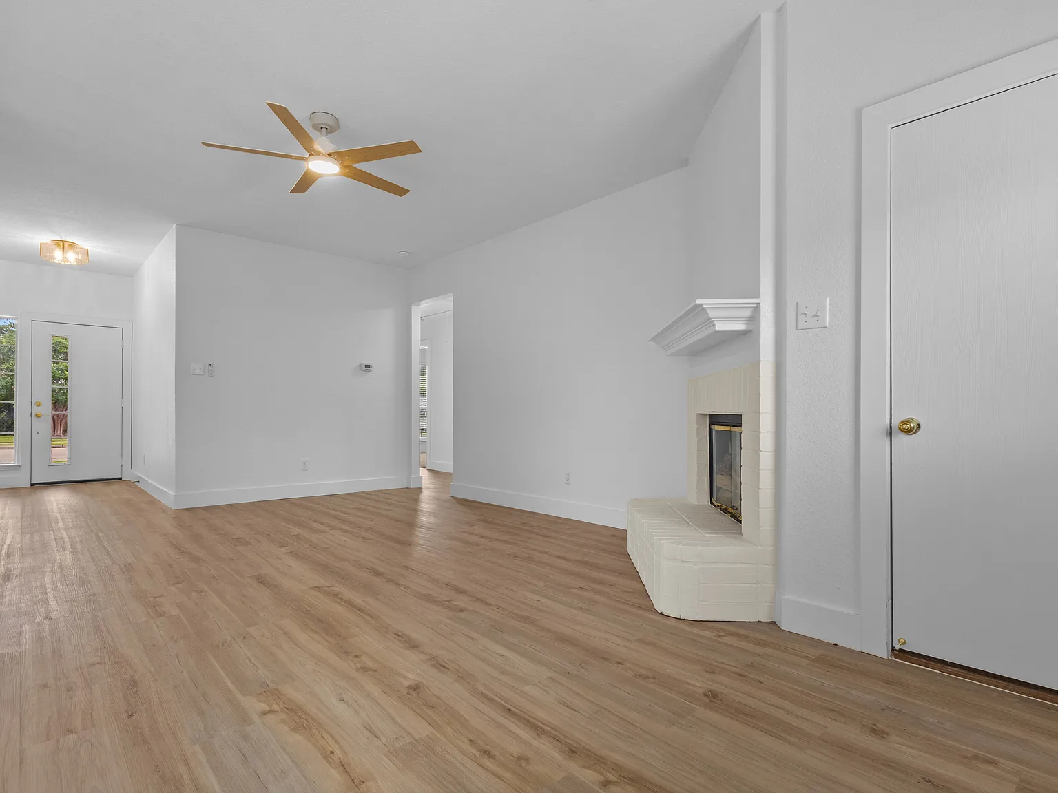 3 bed, 1332 sqft, $2,300 — Photo 4