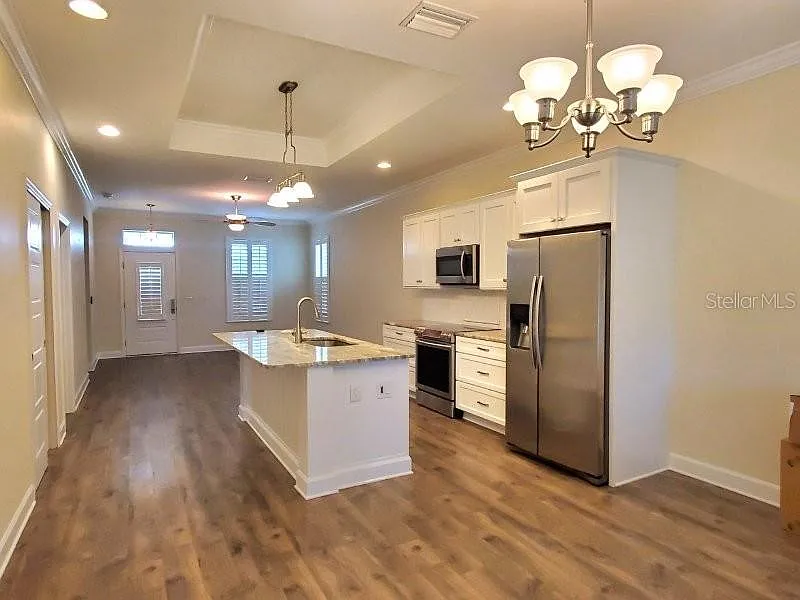 3 bed, 2.0 bath, 1383 sqft, $2,200 — Photo 4