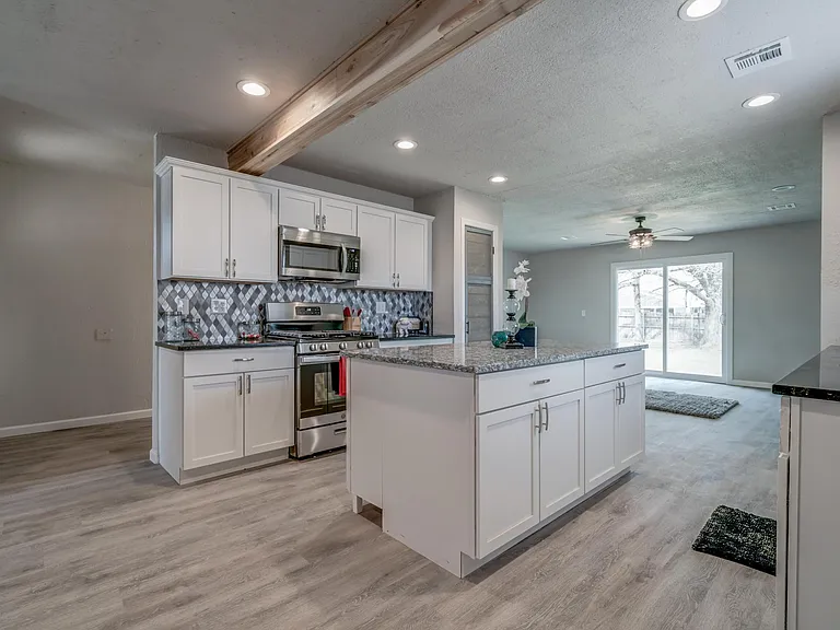 605 Saint James Pl — Photo 11