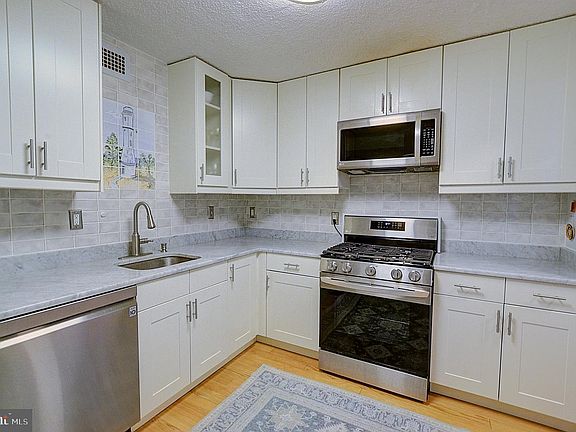 2nd image of 5225 Pooks Hill Rd APT 424N