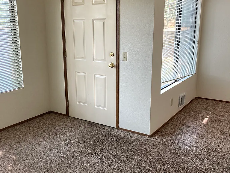 Madronas Apartments — Photo 15