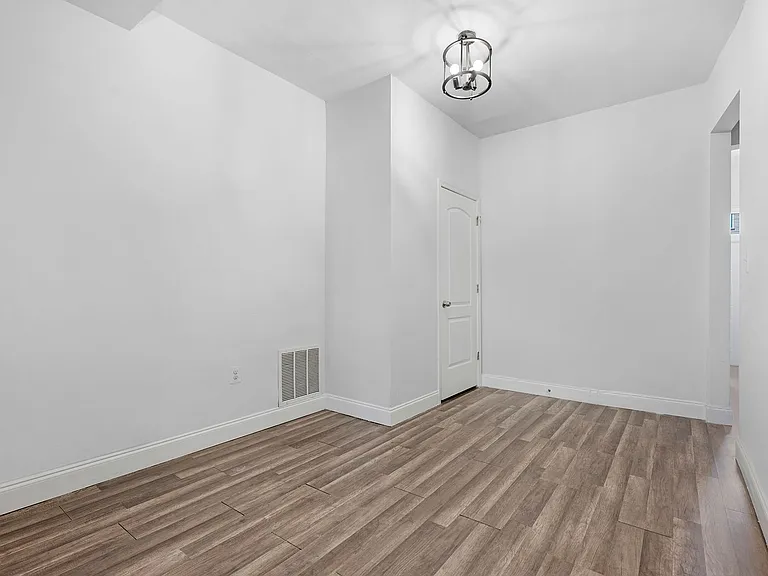 627 N Lakewood Ave — Photo 6