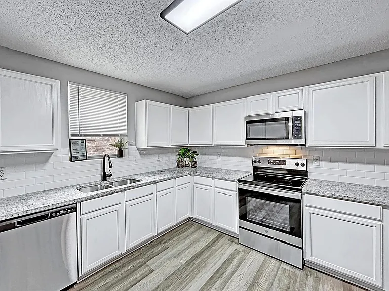 1532 Golden Grass Dr — Photo 10