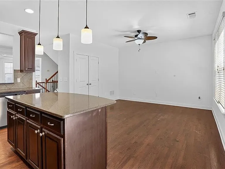 2110 Westhill Dr SE — Photo 9