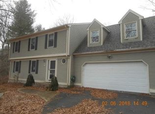 180 Candy Apple Ln, Saunderstown, RI 02874