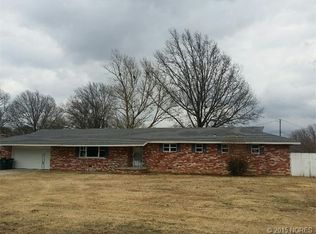 1505 Smysor Dr, Bartlesville, OK 74006