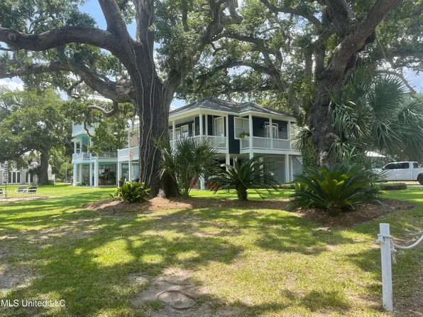 105 Vista Dr, Pass Christian, MS 39571