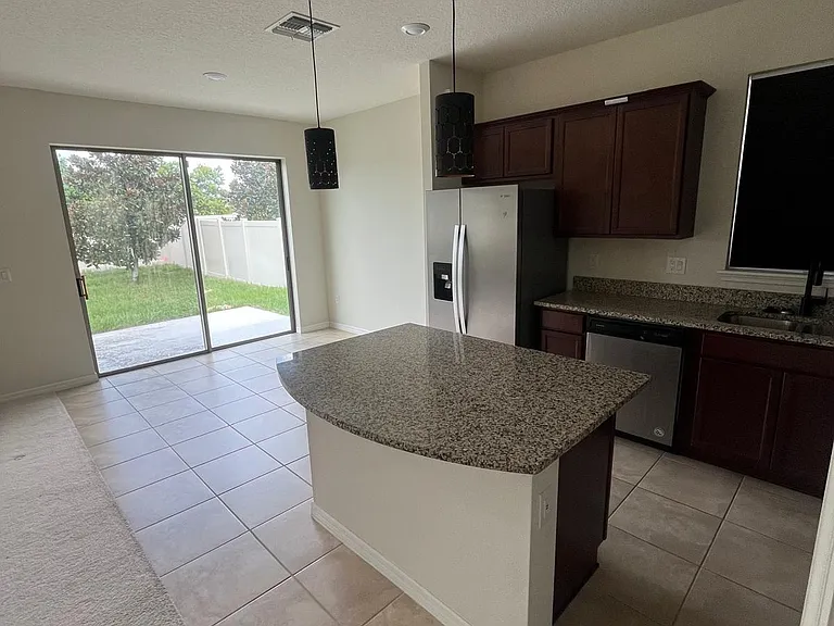 298 Citrus Isle Loop — Photo 3