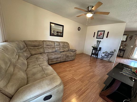 2nd image of 913 Shamrock Dr