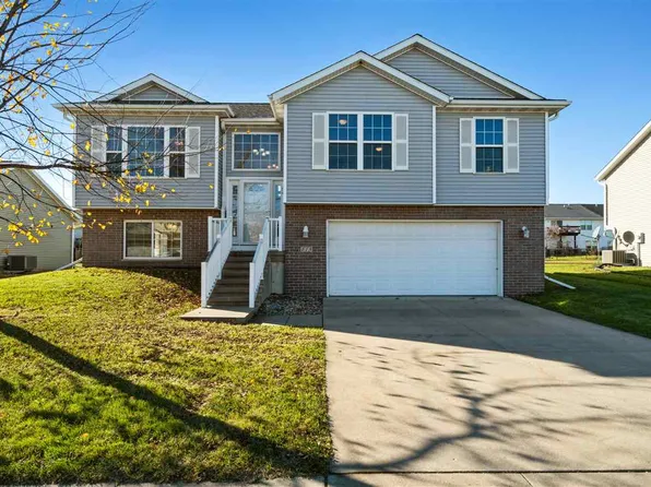 115 Cattail Ln, North Liberty, IA 52317