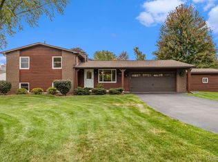 2438 Grove Park Rd, Fenton, MI 48430