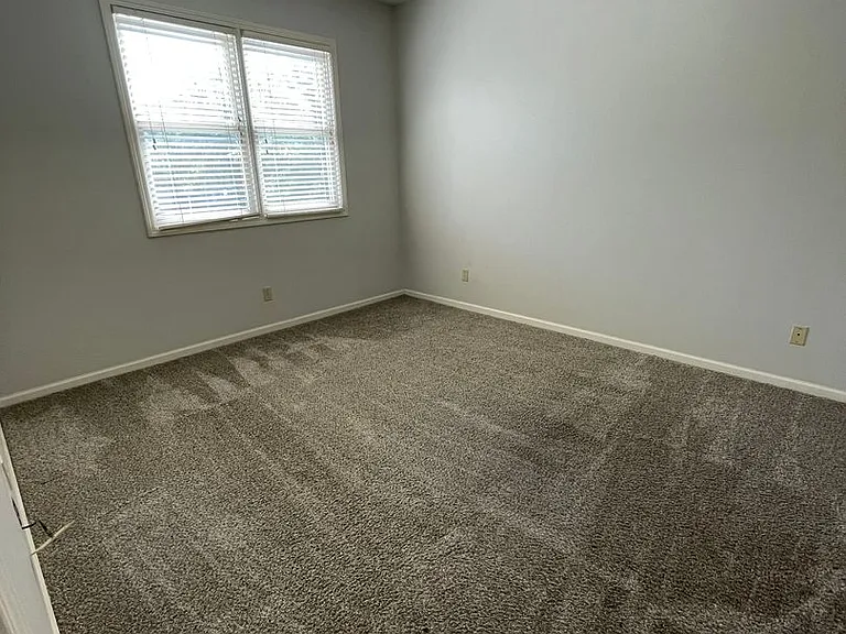 2100 Cherry Hill Dr — Photo 9