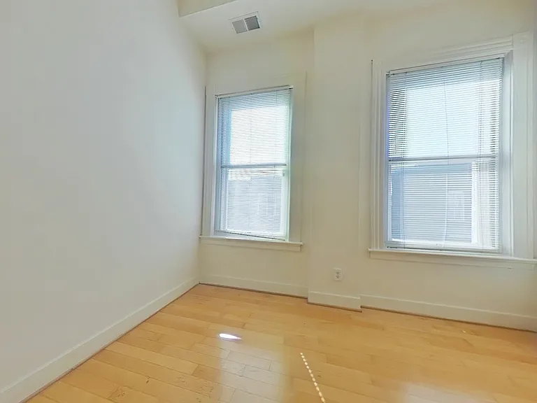 900 W Broad St #2F — Photo 3