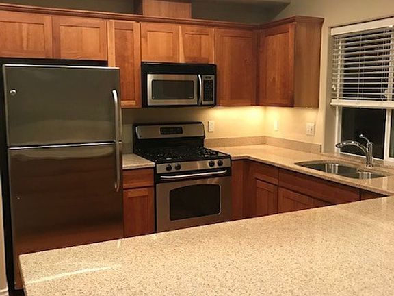 3rd image of 600 Boulevard St Unit 102