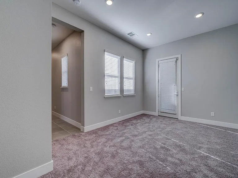 924 Solarium Dr — Photo 25