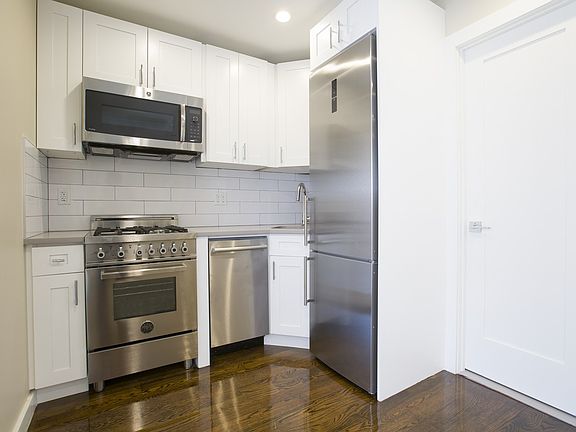 4th image of 99 Suffolk St APT 4E