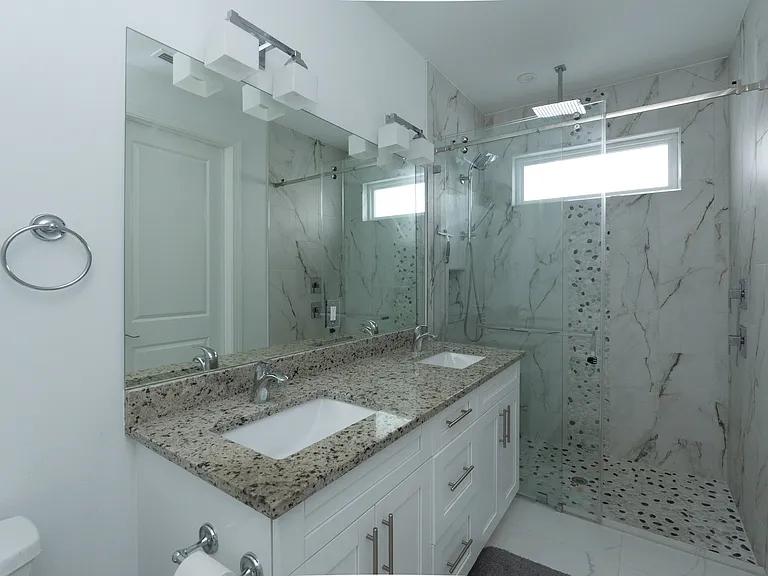 260 Price St — Photo 19