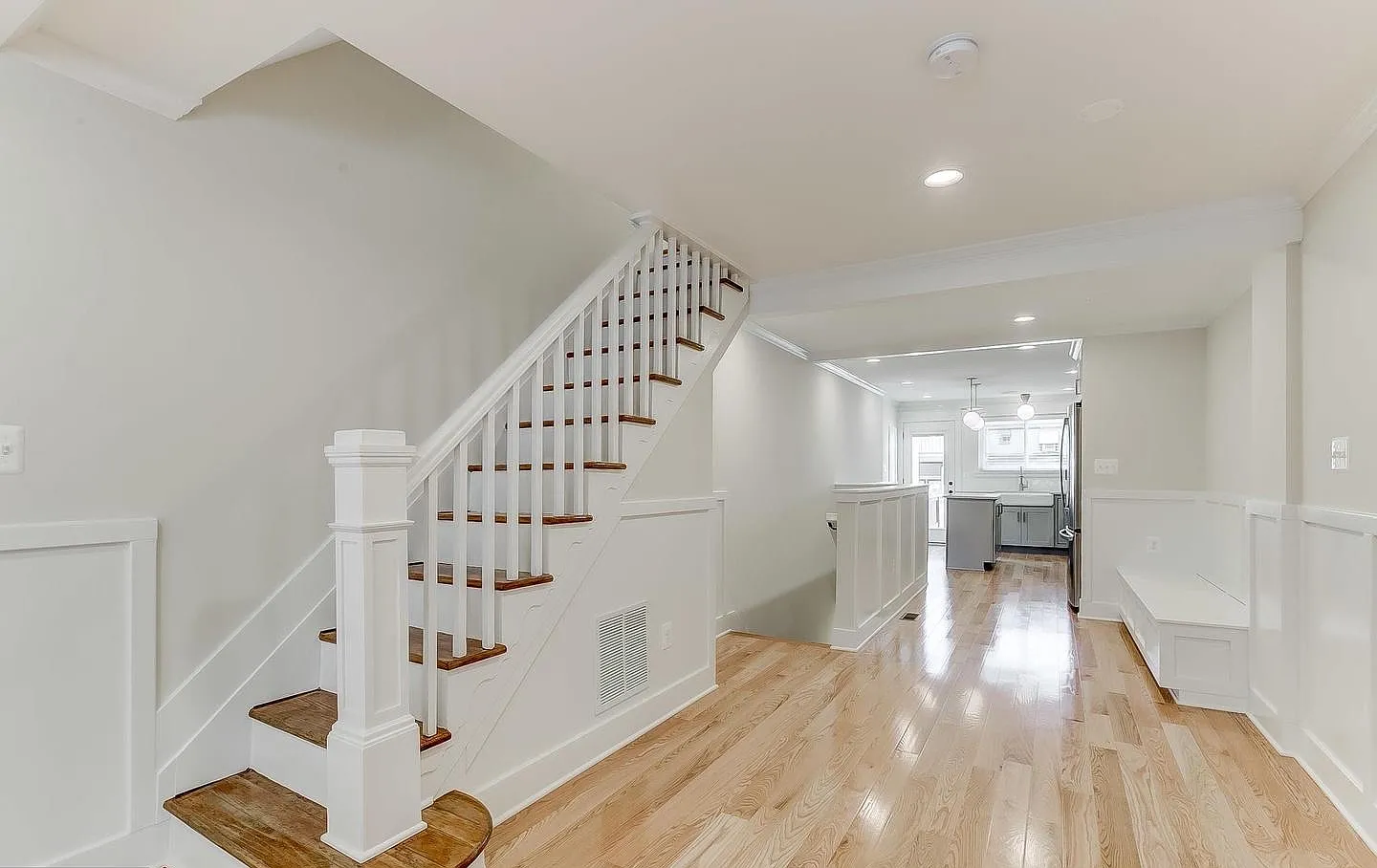 3 bed, 2010 sqft, $3,495 — Photo 3