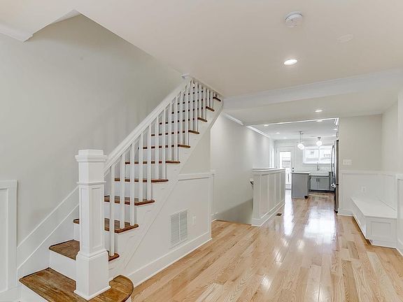 3rd image of 908 S Curley St