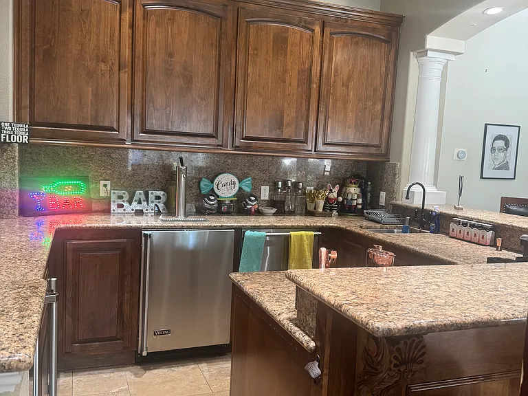 Full bar
