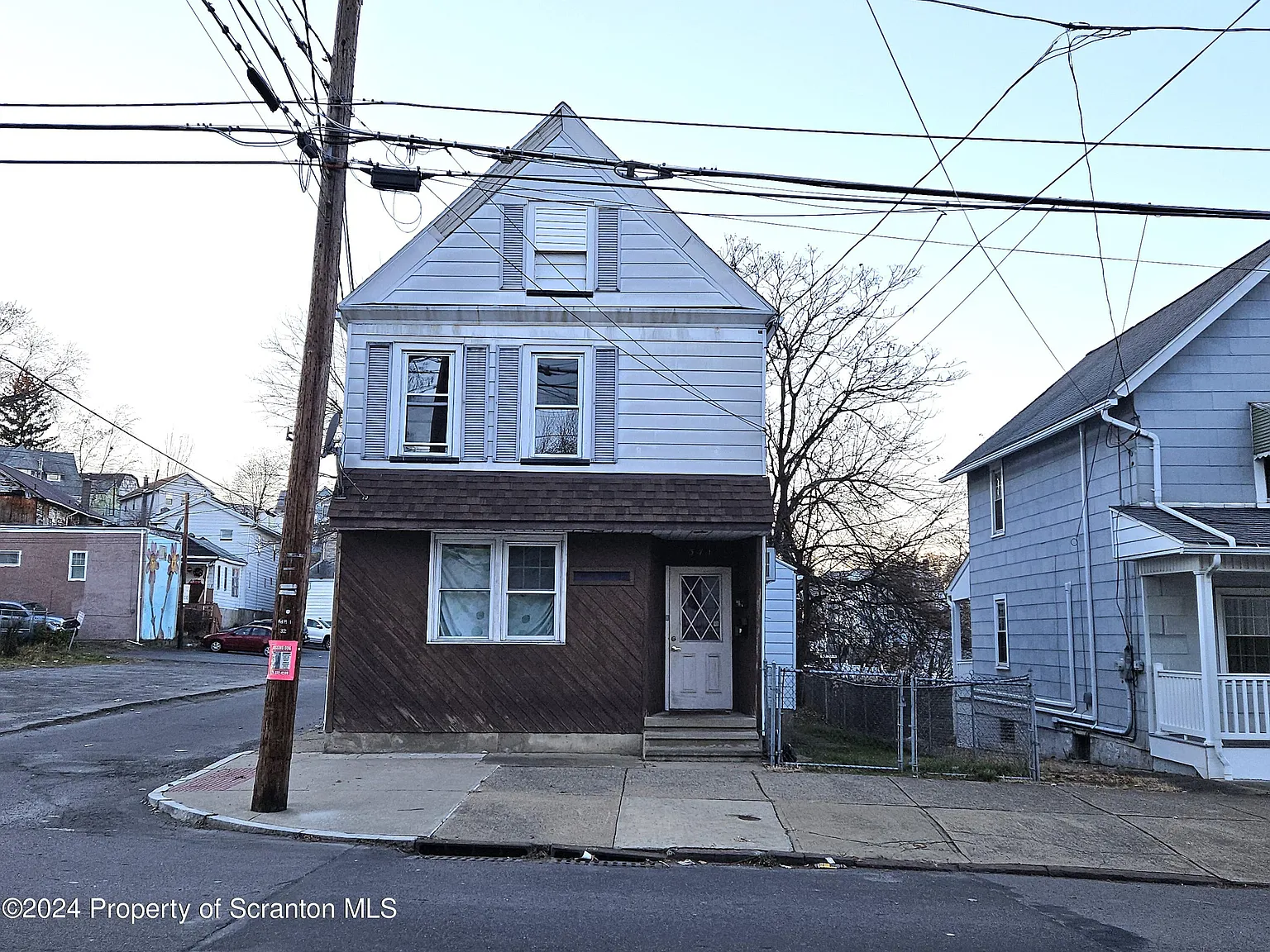 371 Park Ave photo 1