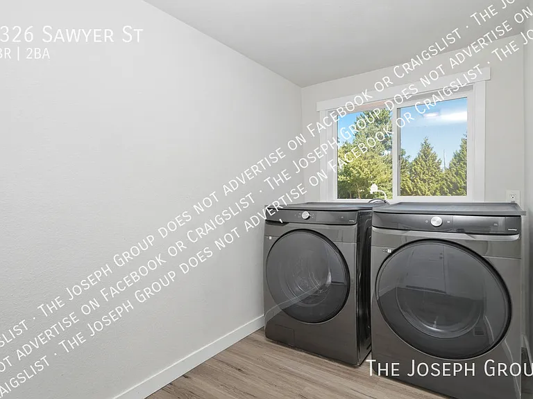 3326 Sawyer St — Photo 15