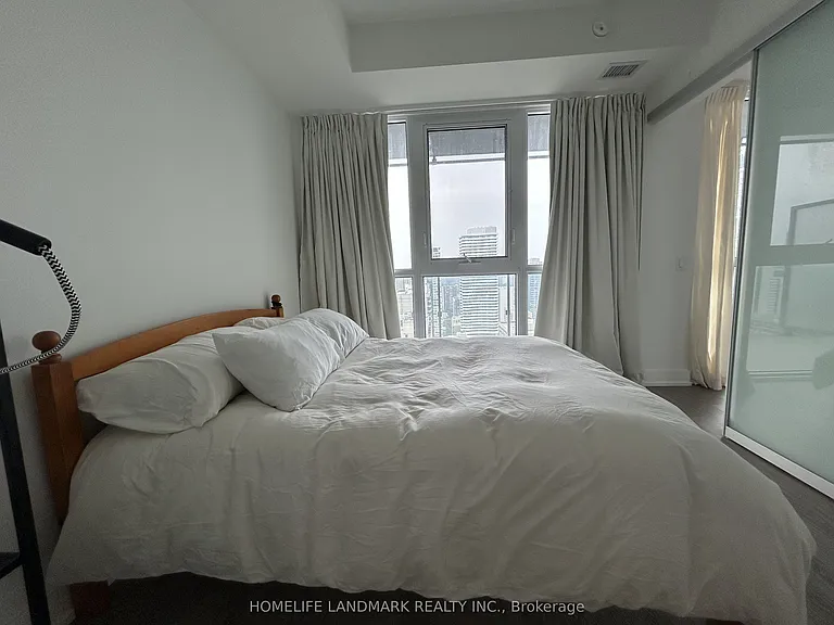7 Grenville St #3410 — Photo 13