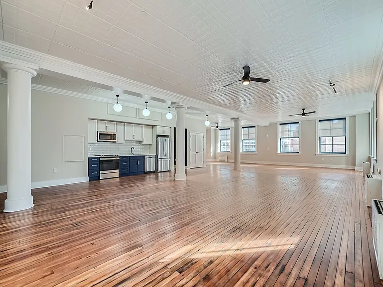 303 N Howard St — Photo 30
