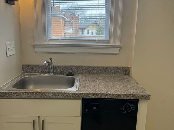 4th image of 2495 Madison Rd #9