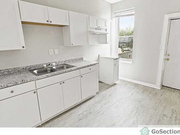 4th image of 3168-3170 California Ave