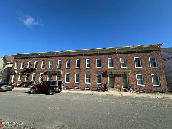3rd image of 40 Reed St