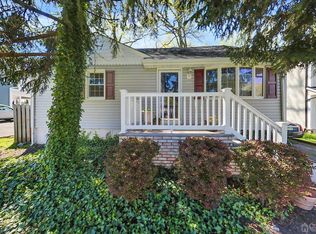 137 Kimberly Rd, Colonia, NJ 07067