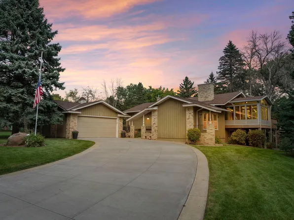 5 Five Oaks Ln, White Bear Lake, MN 55110