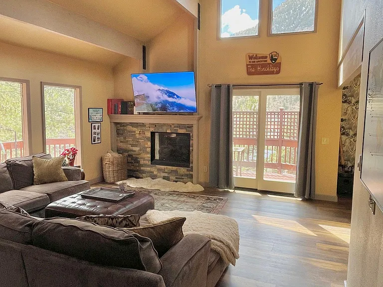 1745 Skyline Rd — Photo 29