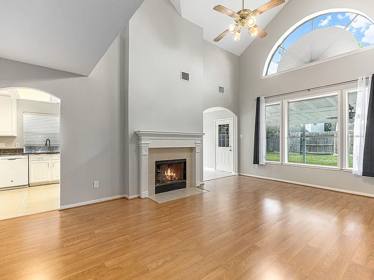 3603 NE Beacon Hill Dr — Photo 8