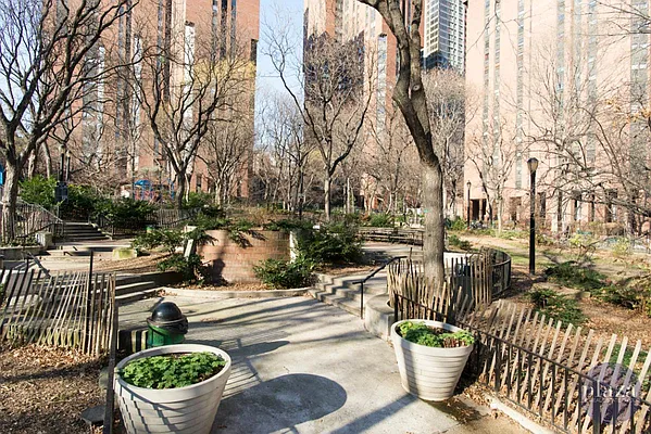 Rented by Plaza Real Estate Group | media 22