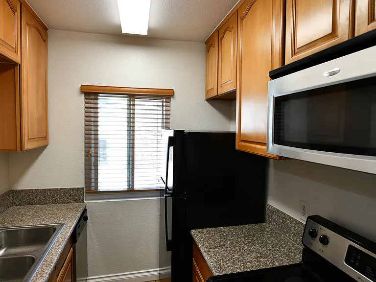 Cascadia Apartments — Photo 6