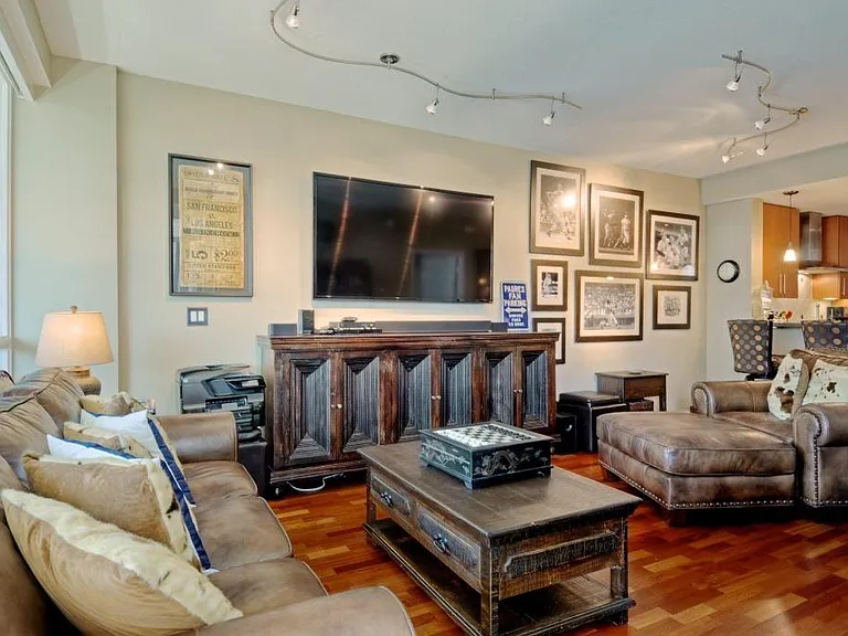 325 7th Ave #517 — Photo 9