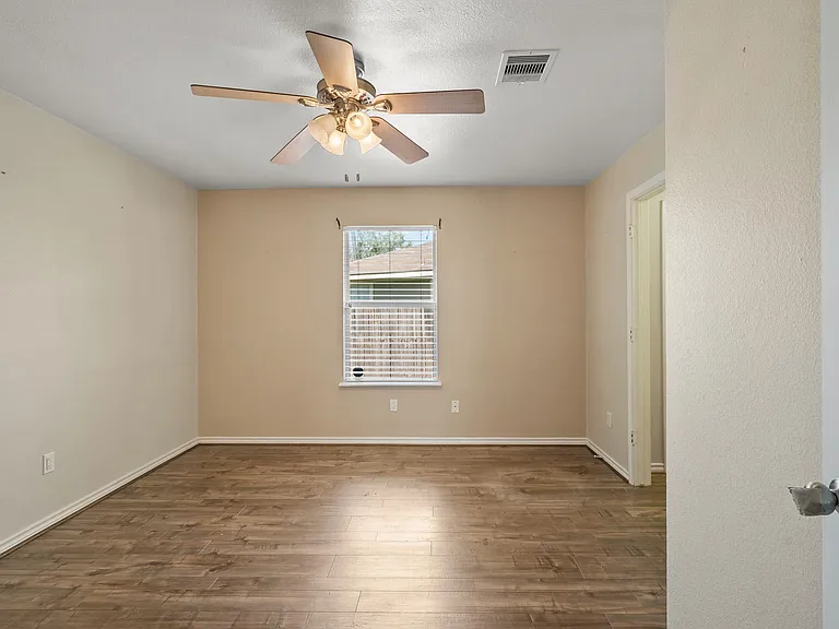 1631 Quail Run — Photo 16